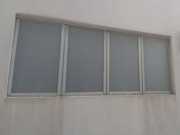 Aplicação profissional de película de proteção solar