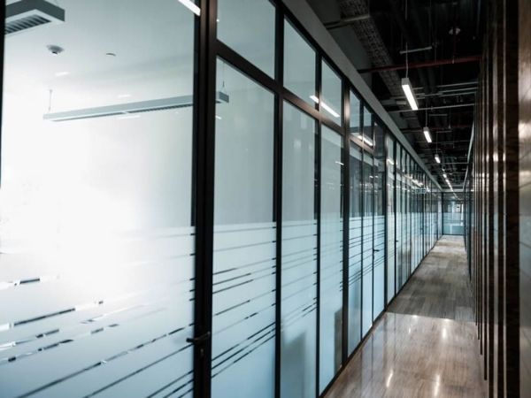 Conforto e privacidade com isofilme para vidros
